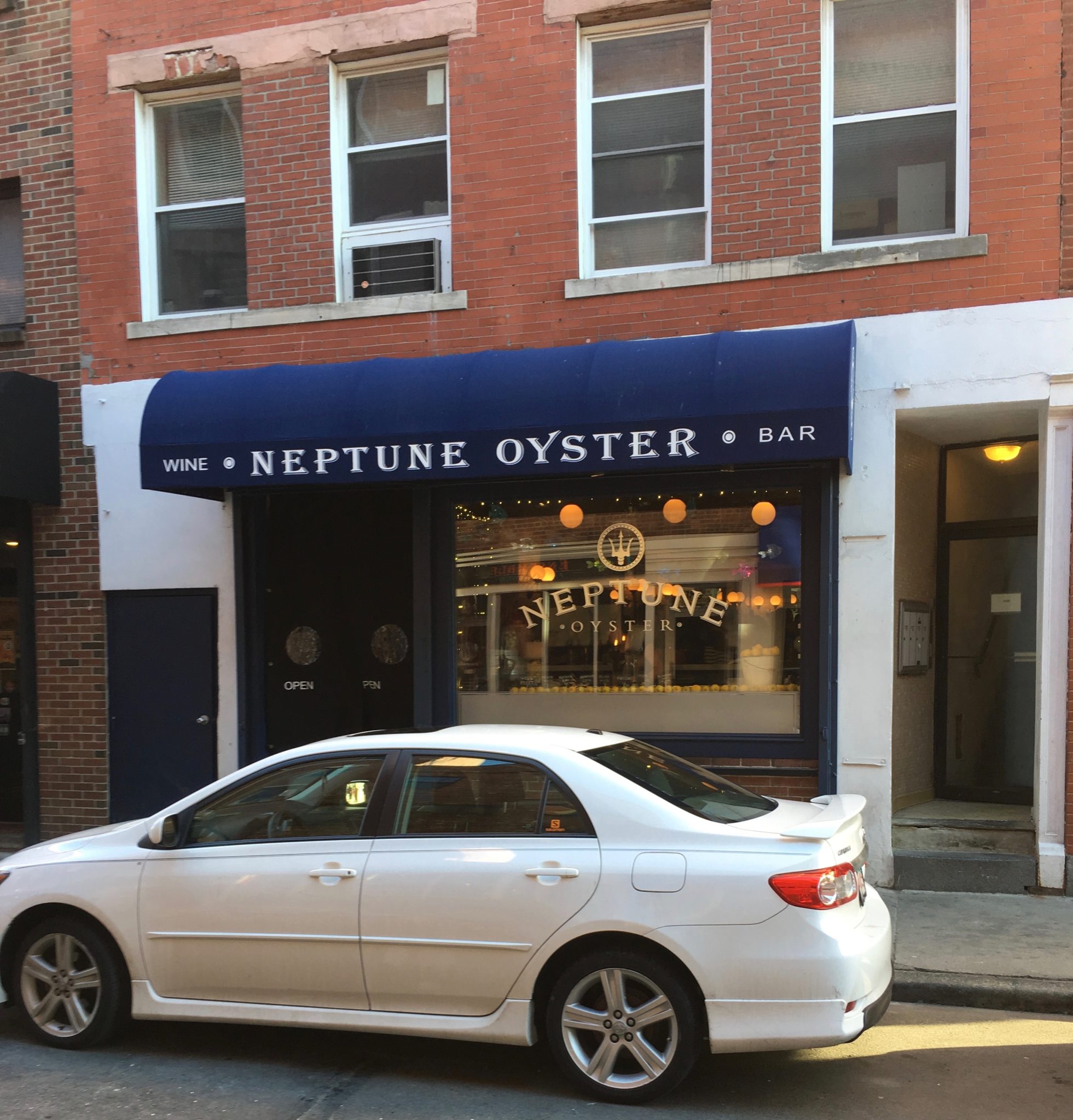 neptune oyster bar Bites of Boston Food Tours