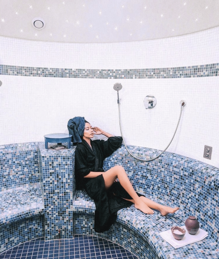  femme au spa 