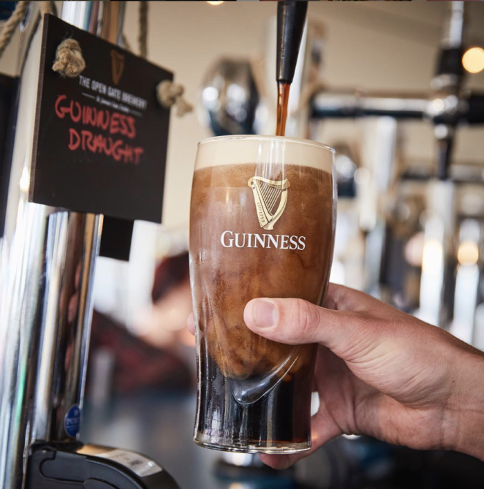 guiness draught pouring