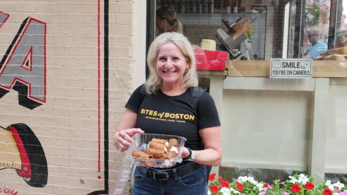 North End Boston Food Tour - Cannoli
